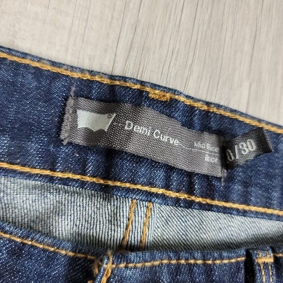 Levi's Demi Curve Mid-Rise Boot Cut - Picture 4 of 6